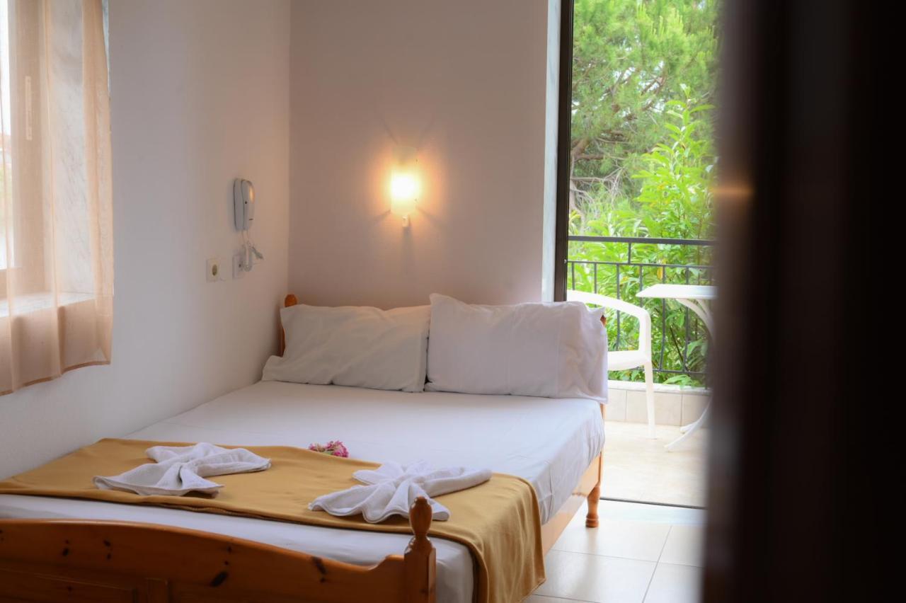 Hotel Geromichalos Paralía Skotínis Esterno foto