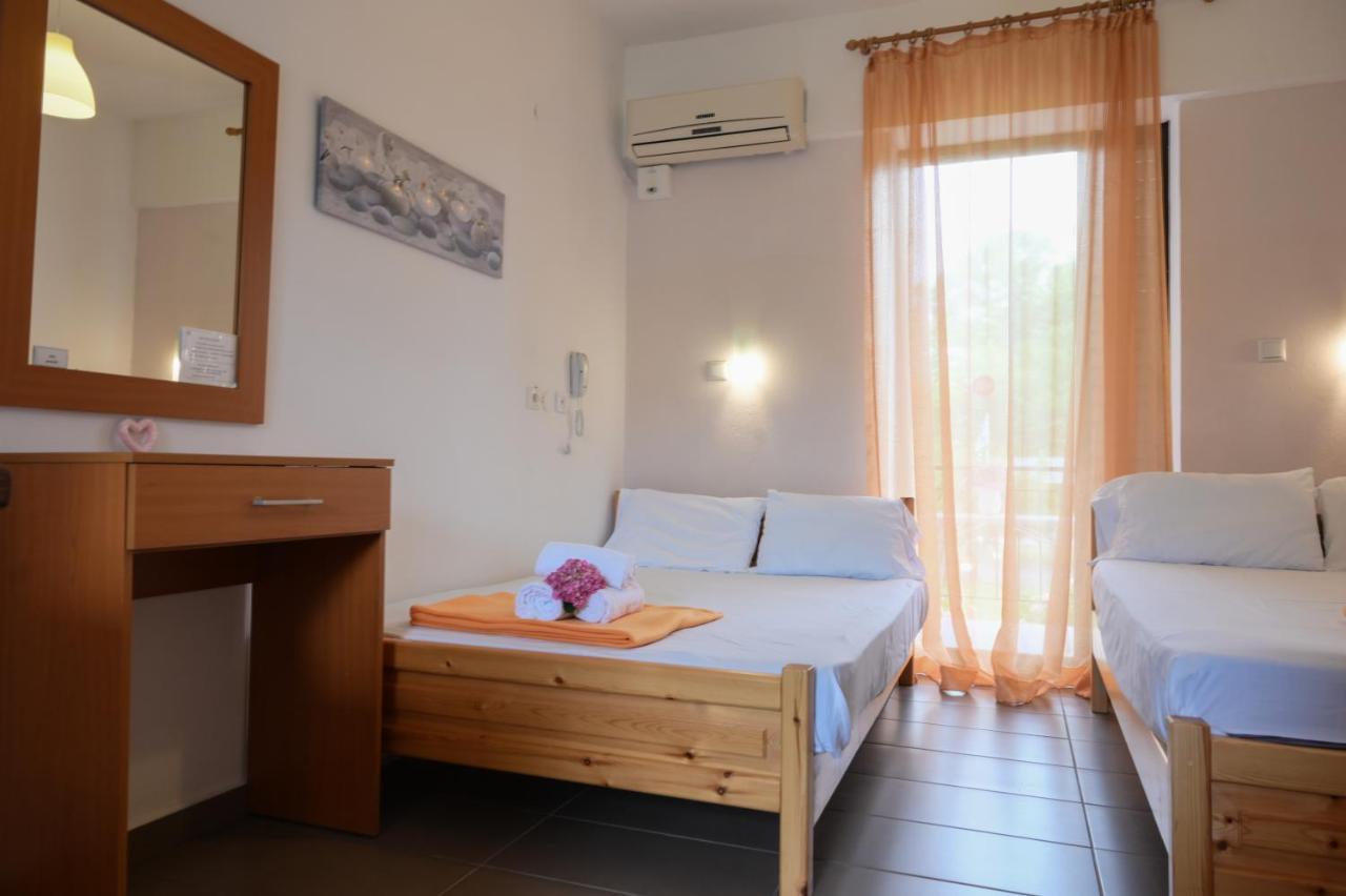 Hotel Geromichalos Paralía Skotínis Esterno foto