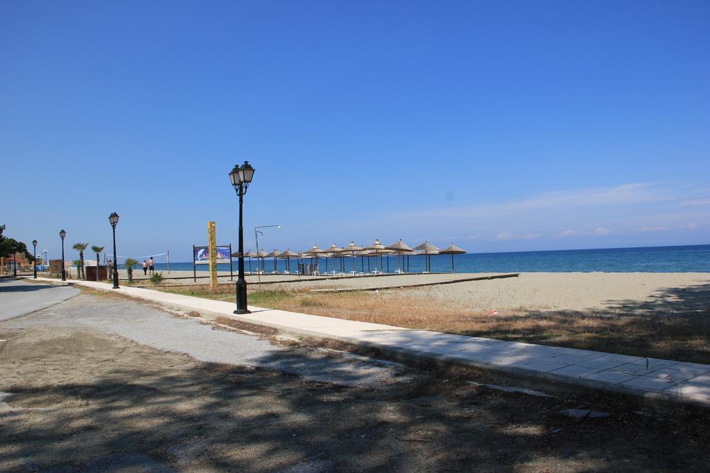 Hotel Geromichalos Paralía Skotínis Esterno foto